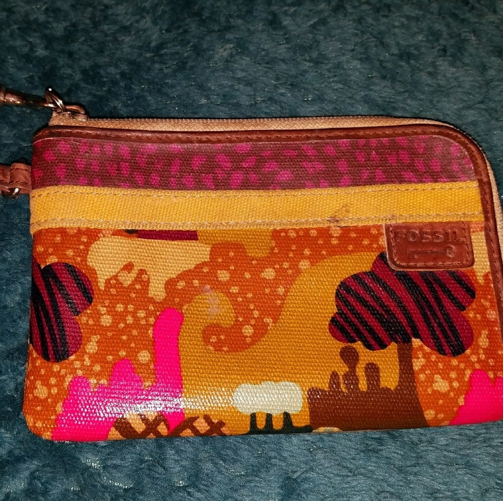 ITEM DONATED Fossil Key-Per Wristlet